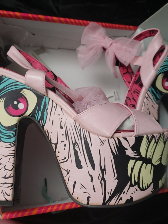 Iron Fist Shoes - Iron Fist Pink Zombie Platform Sandals with Tulle Bows Extremely Rare Size 10